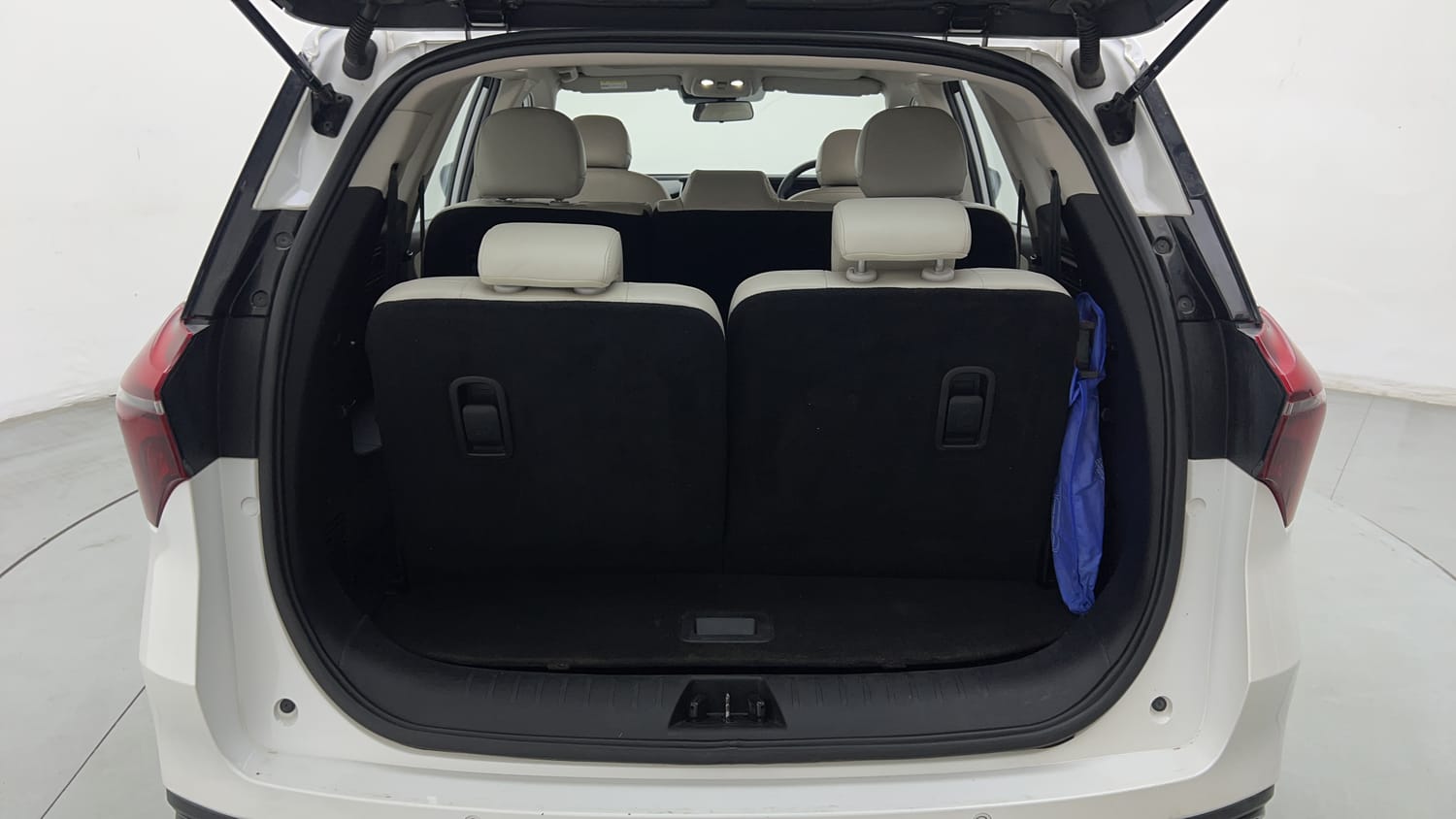 2024 Mahindra XUV700 AX 7 Petrol AT 7 STR-26