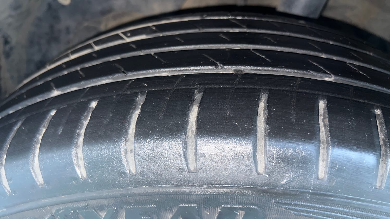 Used 2022 MG Motors Hector Plus Sharp 1.5 Petrol Turbo CVT 6-STR Petrol Automatic tyres LEFT FRONT TYRE TREAD VIEW