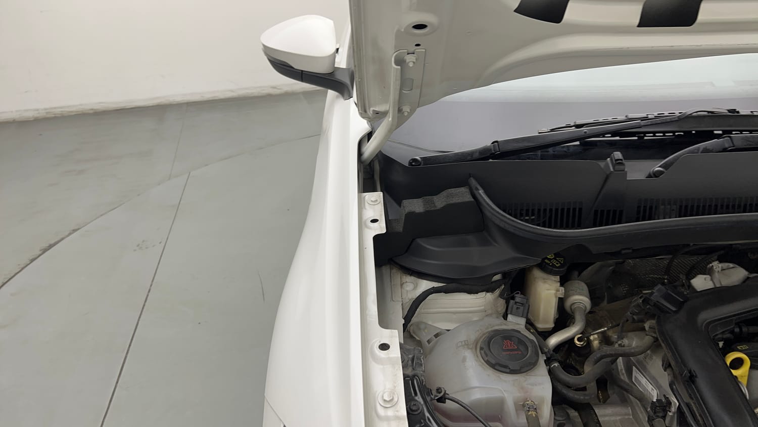 Used 2024 Volkswagen Taigun Highline 1.0 TSI MT Petrol Manual engine ENGINE RIGHT SIDE HINGE & APRON VIEW