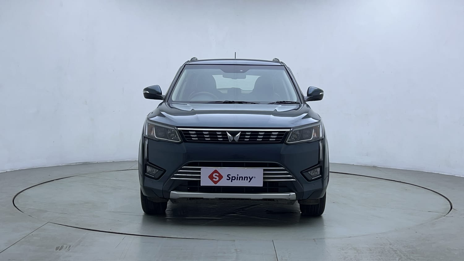 Used 2023 Mahindra XUV 300 W8 (O) 1.5 Diesel AMT Diesel Automatic exterior FRONT VIEW