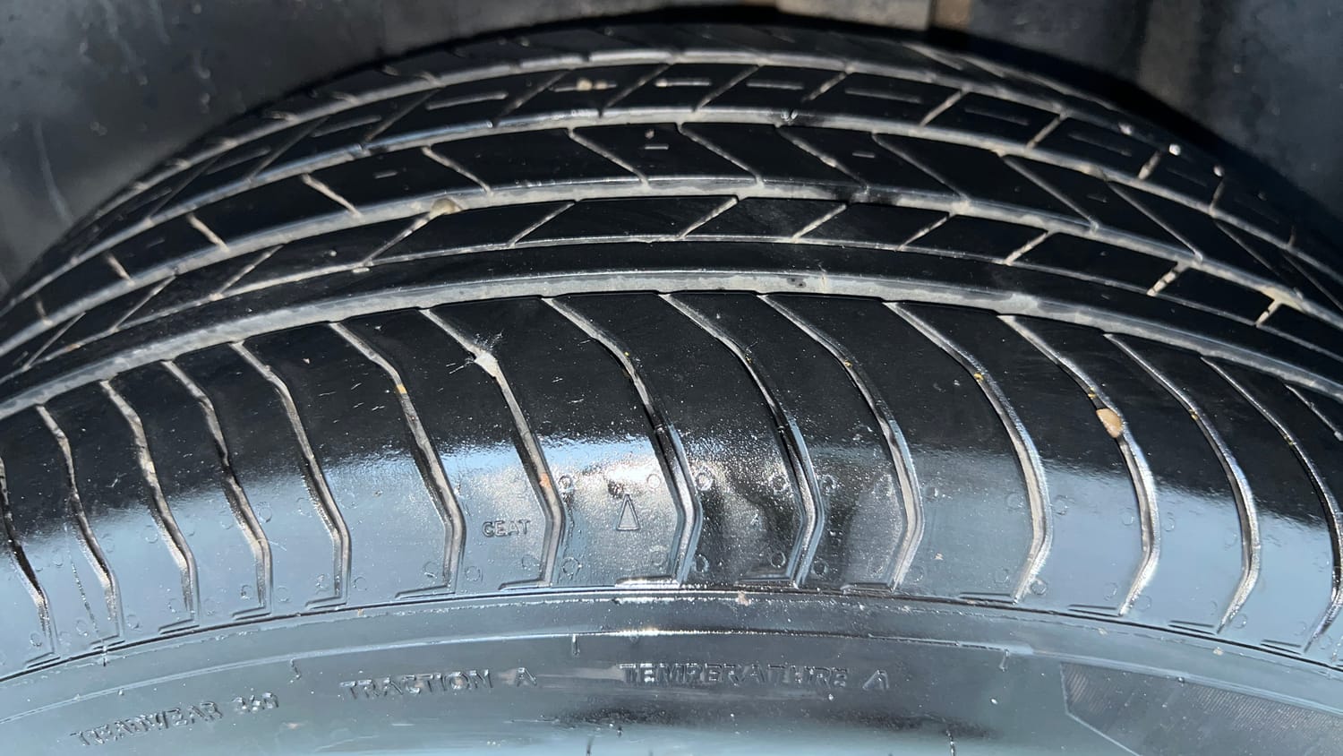 Used 2024 Volkswagen Taigun Highline 1.0 TSI MT Petrol Manual tyres LEFT REAR TYRE TREAD VIEW