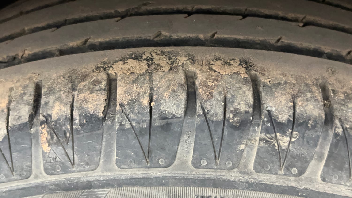 Used 2021 Kia Sonet GTX Plus 1.0 DCT Petrol Automatic tyres LEFT REAR TYRE TREAD VIEW