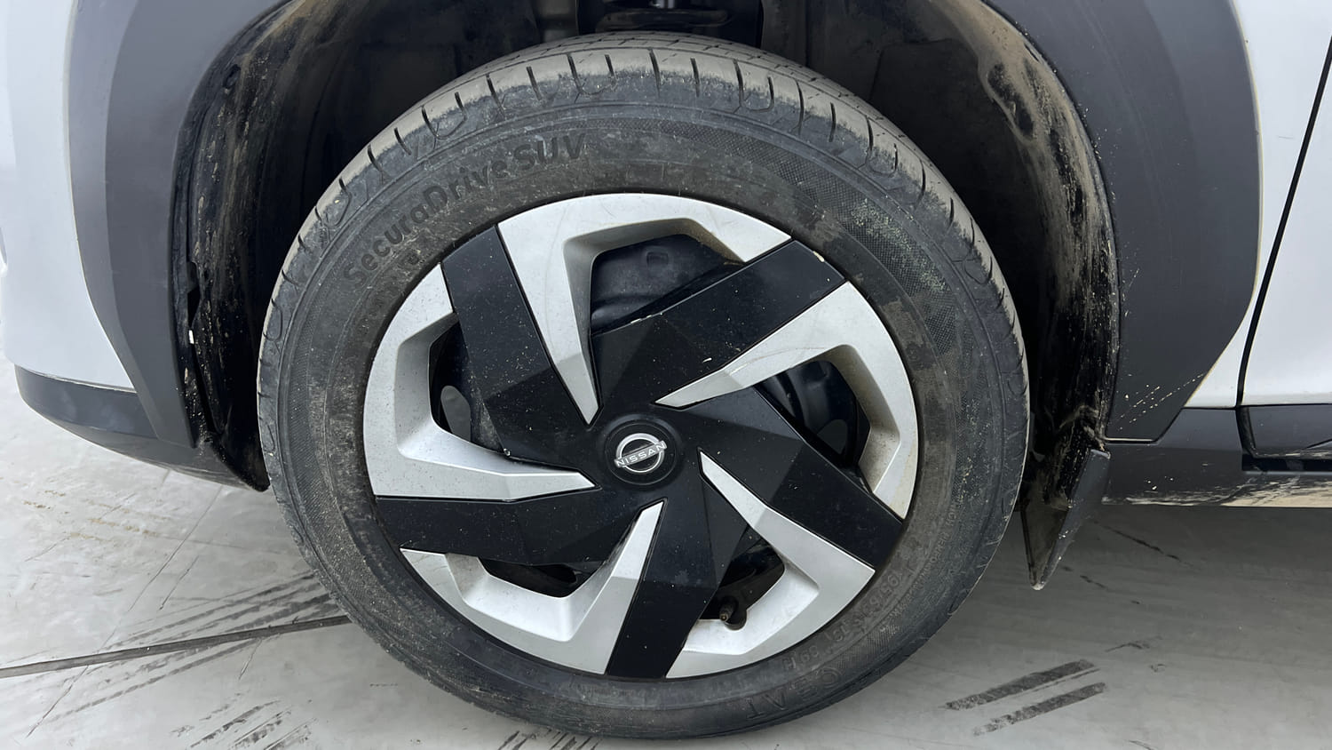 Used 2021 Nissan Magnite XL Turbo CVT Petrol Automatic tyres LEFT FRONT TYRE RIM VIEW
