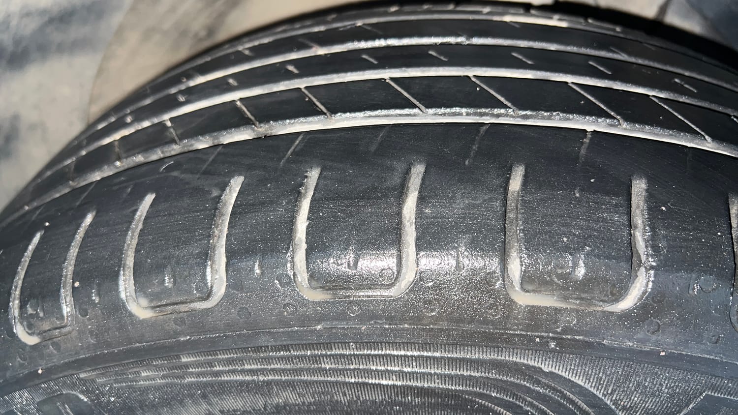 Used 2022 MG Motors Hector Plus Sharp 1.5 Petrol Turbo CVT 6-STR Petrol Automatic tyres RIGHT FRONT TYRE TREAD VIEW