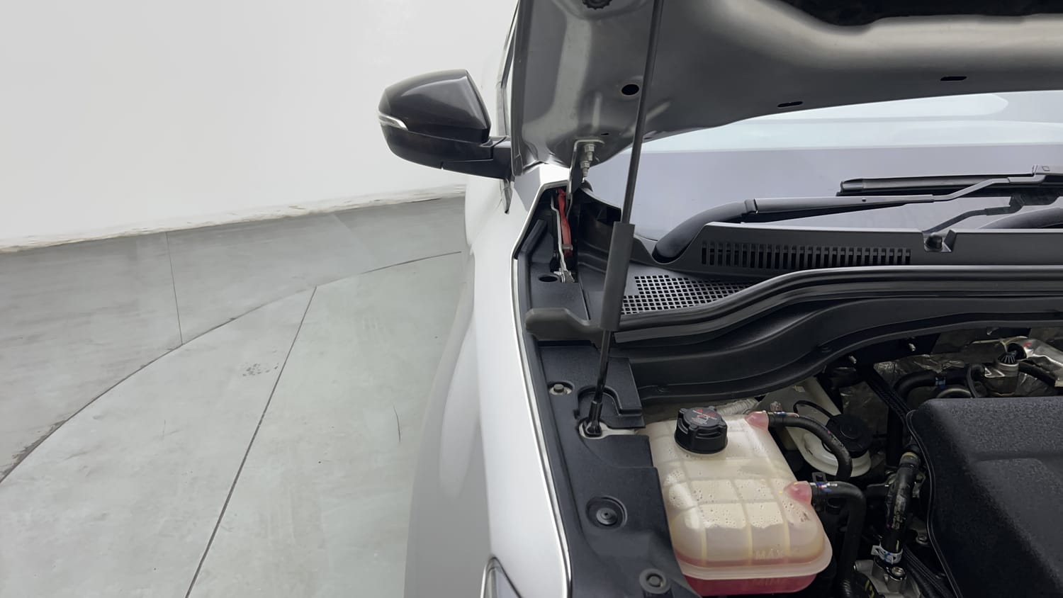 2024 Mahindra XUV700 AX5 Diesel AT 7 STR-32