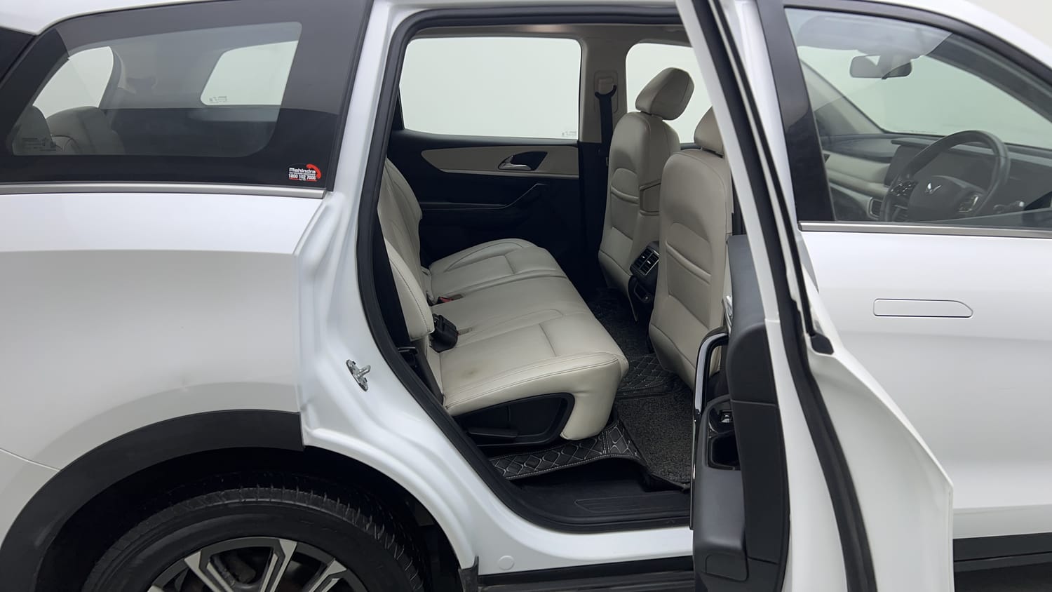 2024 Mahindra XUV700 AX 7 Petrol AT 7 STR-18