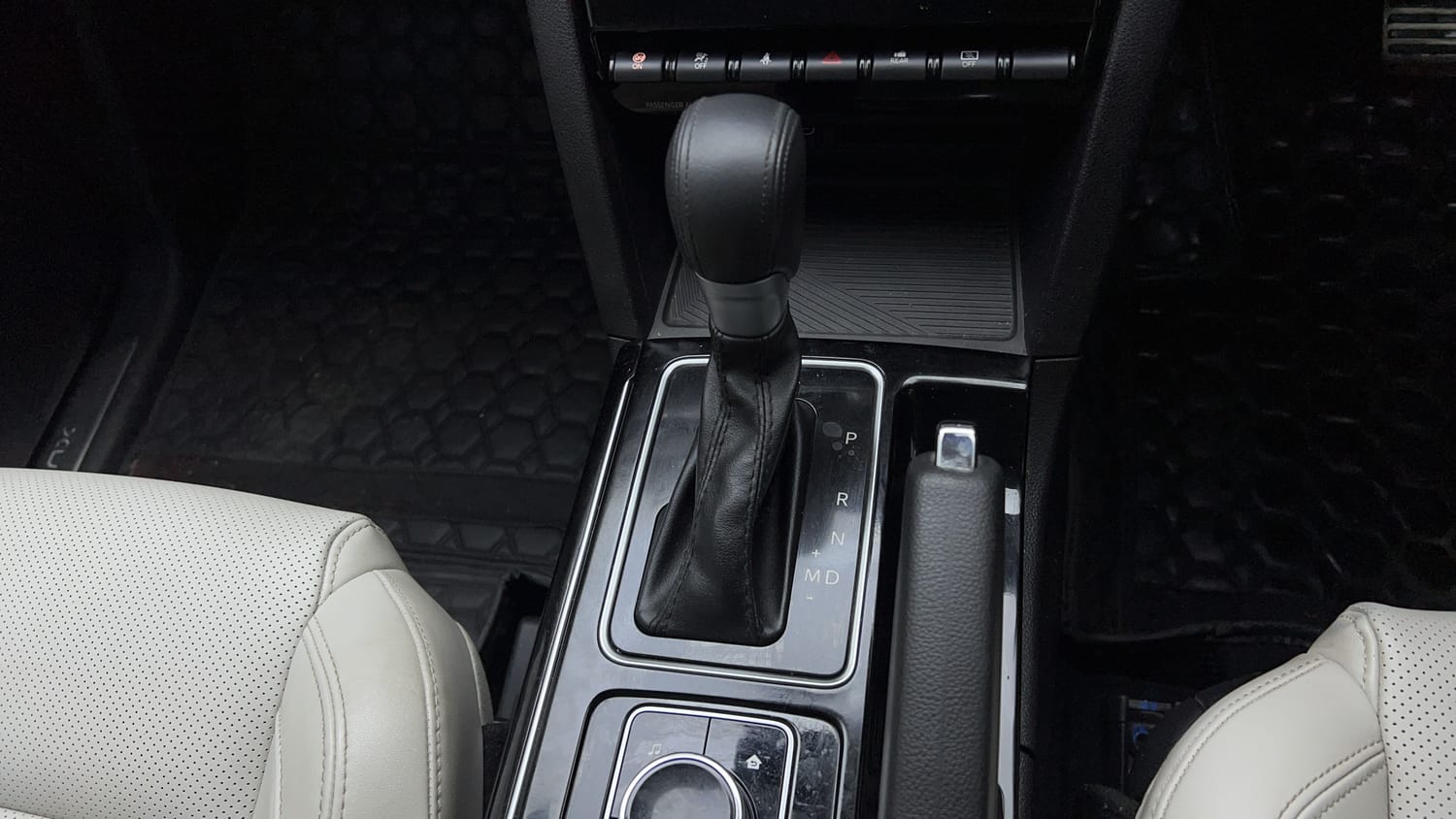 2023 Mahindra XUV700 AX 7 Petrol AT 7 STR-16