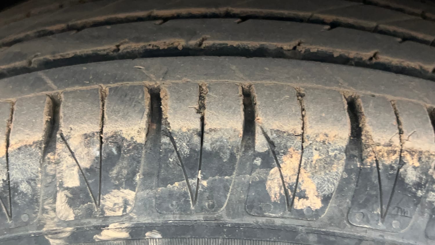 Used 2021 Kia Sonet GTX Plus 1.0 DCT Petrol Automatic tyres RIGHT FRONT TYRE TREAD VIEW