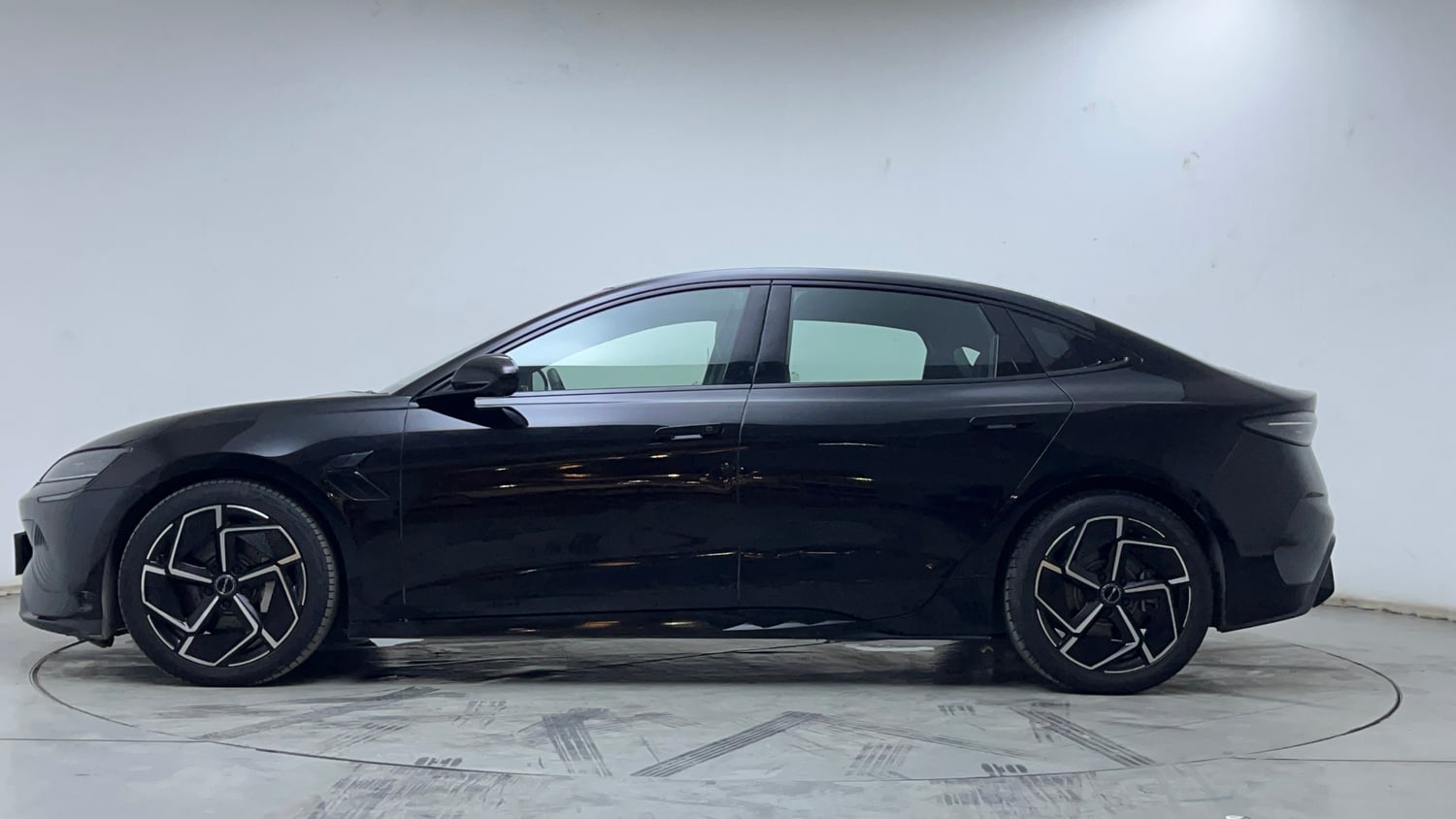 New BYD Seal exterior LEFT SIDE VIEW