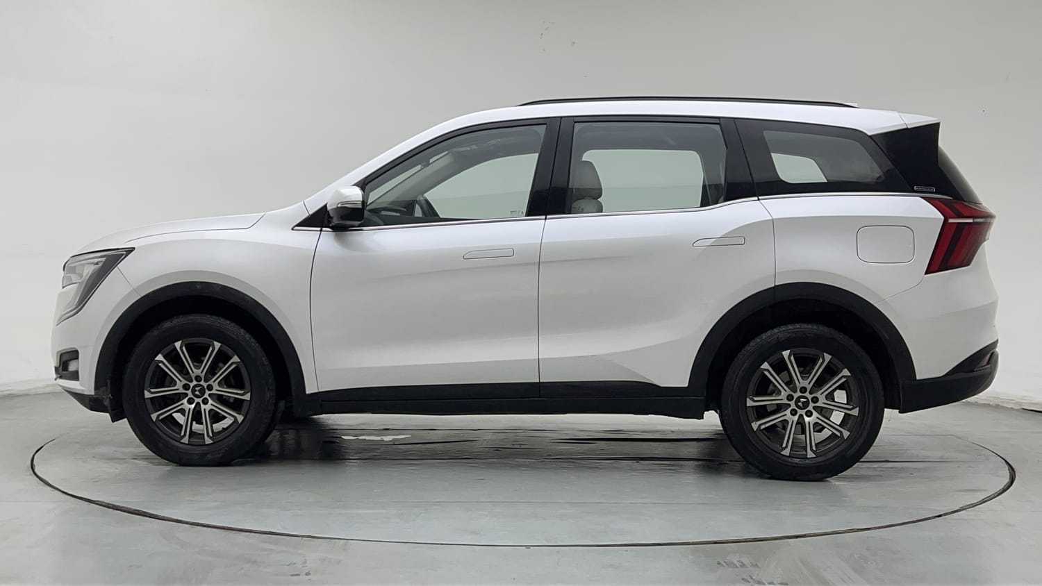 2024 Mahindra XUV700 AX 7 Petrol AT 7 STR-1
