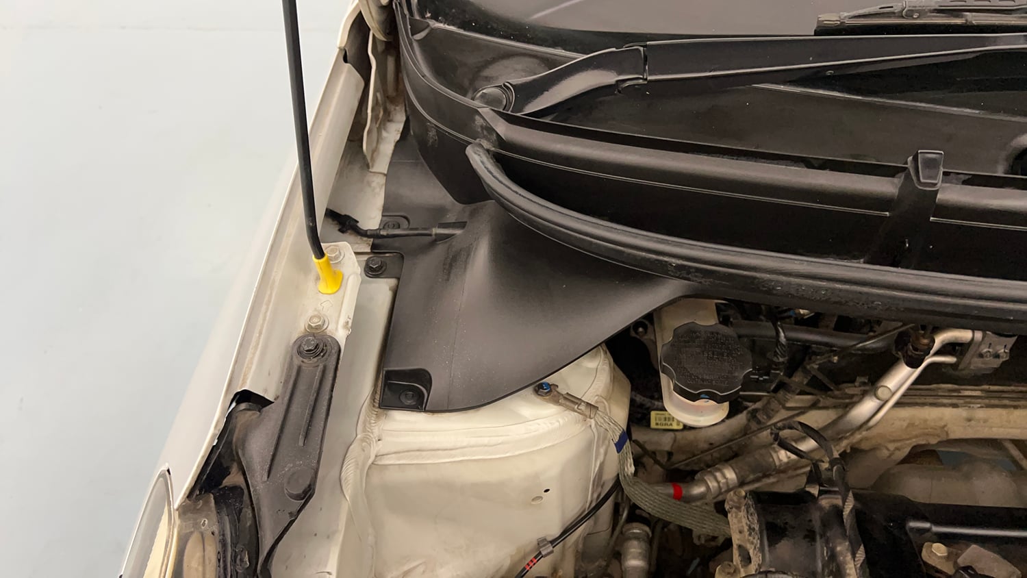 Used 2018 Hyundai Elite i20 Magna Executive 1.2 Petrol Manual engine ENGINE RIGHT SIDE HINGE & APRON VIEW