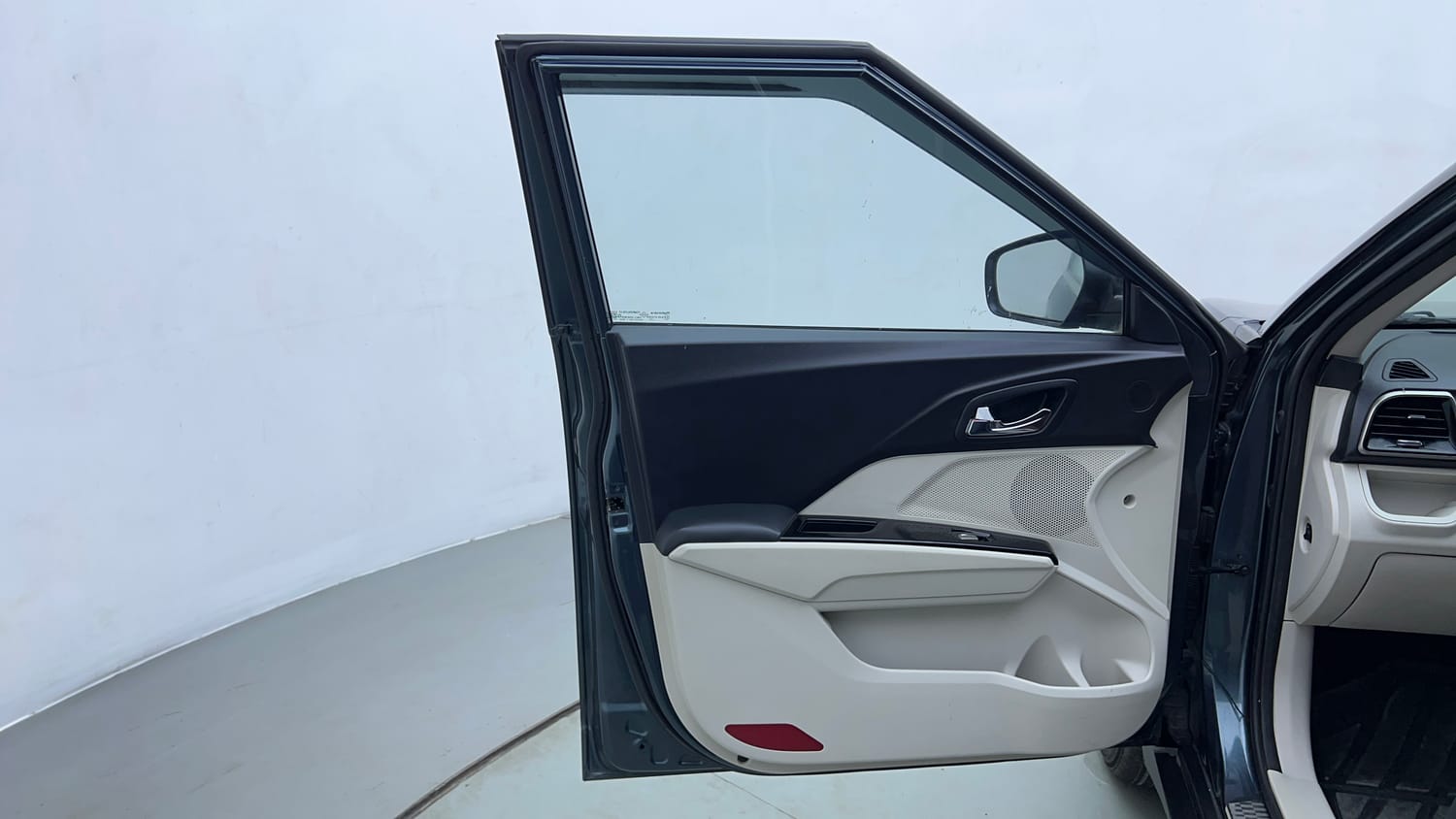 Used 2023 Mahindra XUV 300 W8 (O) 1.5 Diesel AMT Diesel Automatic interior LEFT FRONT DOOR OPEN VIEW