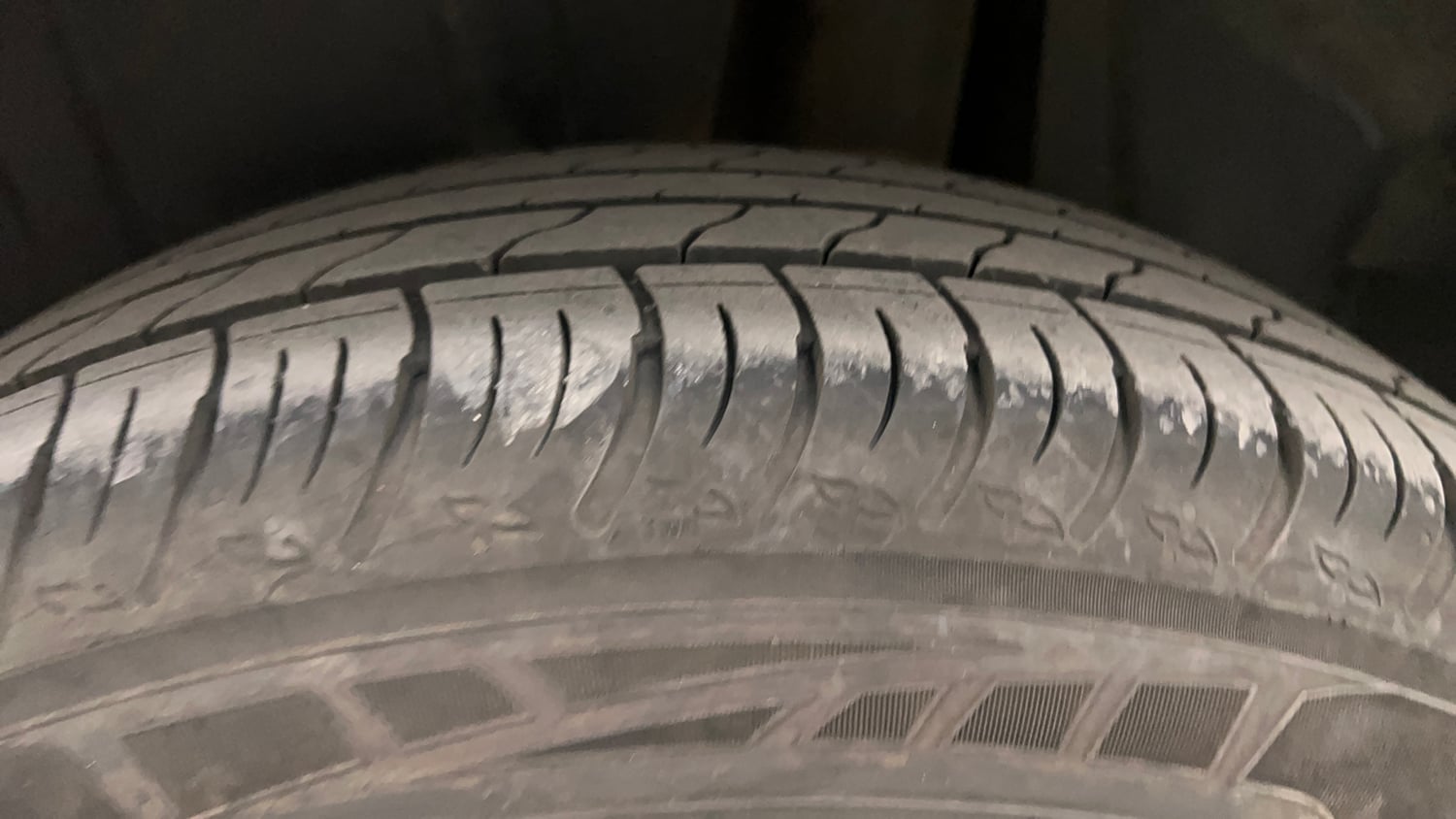Used 2025 Maruti Suzuki XL6 Alpha Plus AT Petrol Petrol Automatic tyres LEFT REAR TYRE TREAD VIEW