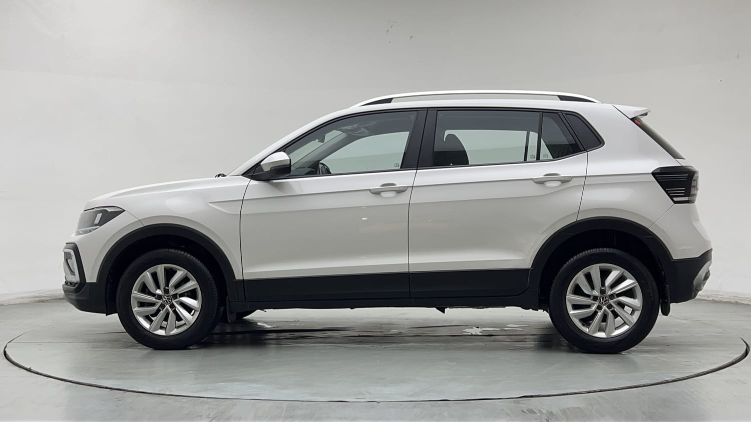 Used 2024 Volkswagen Taigun Highline 1.0 TSI MT Petrol Manual exterior LEFT SIDE VIEW