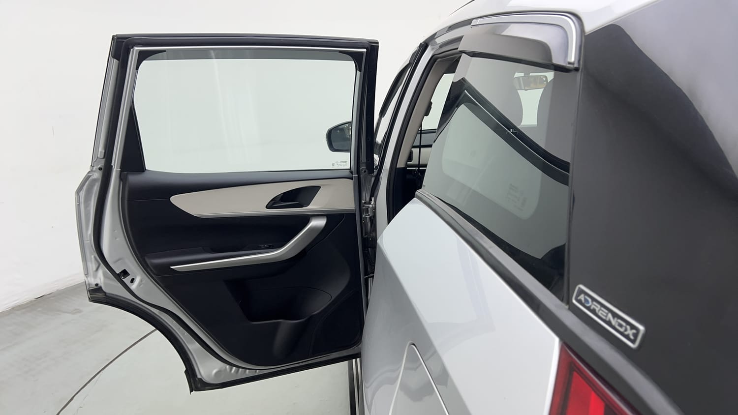2024 Mahindra XUV700 AX5 Diesel AT 7 STR-22