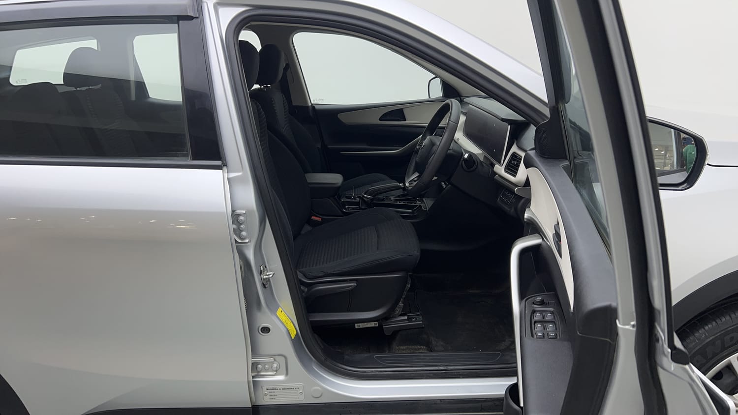2024 Mahindra XUV700 AX5 Diesel AT 7 STR-17