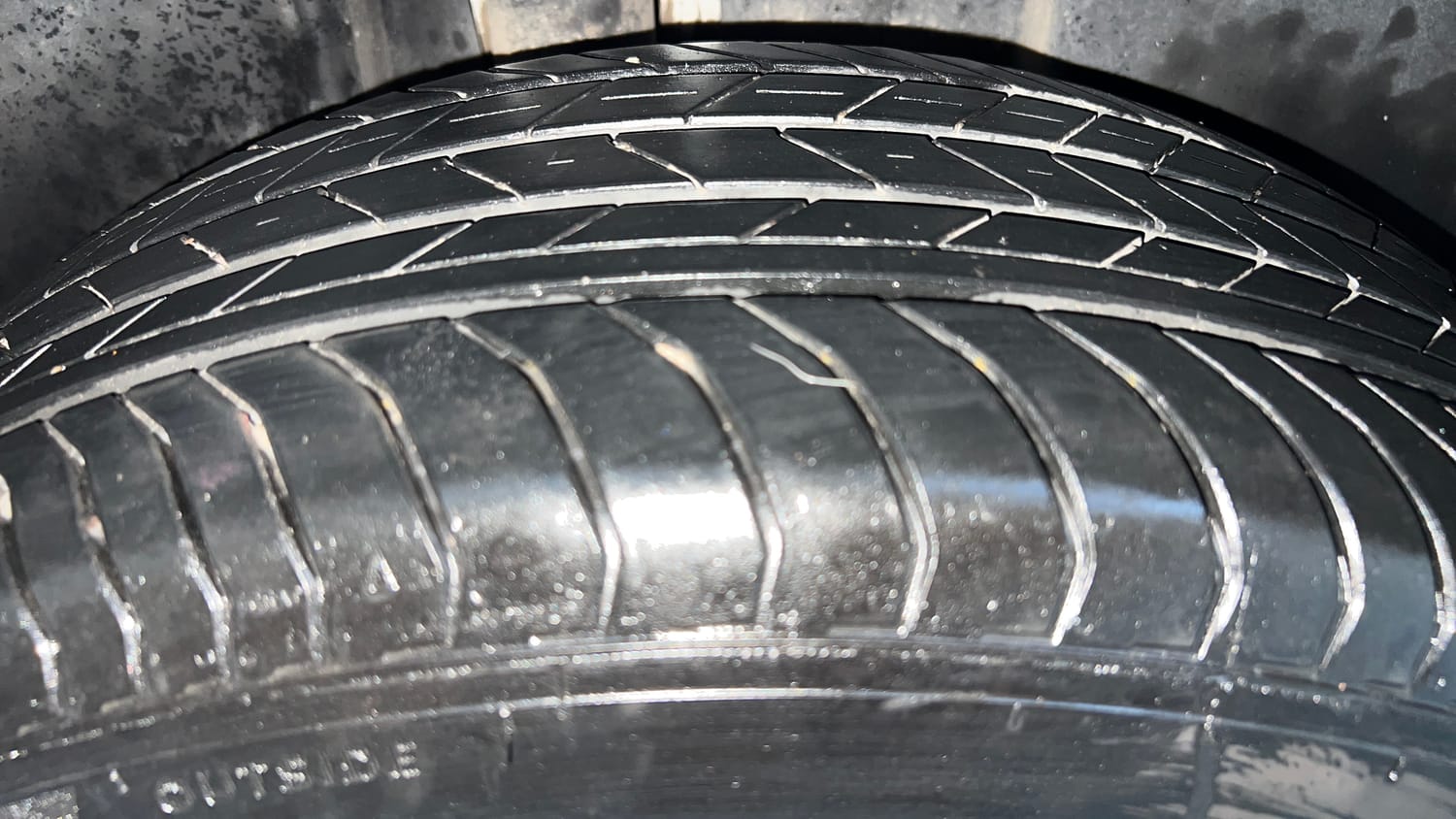 Used 2024 Volkswagen Taigun Highline 1.0 TSI MT Petrol Manual tyres RIGHT REAR TYRE TREAD VIEW