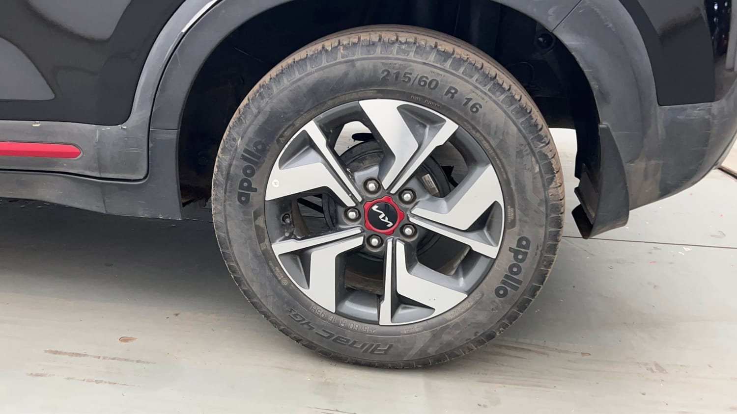Used 2021 Kia Sonet GTX Plus 1.0 DCT Petrol Automatic tyres LEFT REAR TYRE RIM VIEW