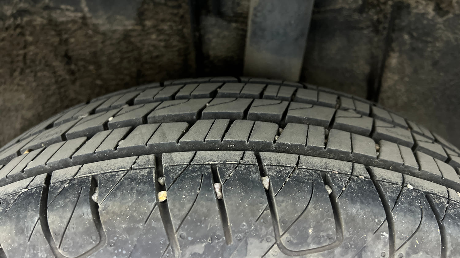 Used 2021 Nissan Magnite XL Turbo CVT Petrol Automatic tyres LEFT REAR TYRE TREAD VIEW