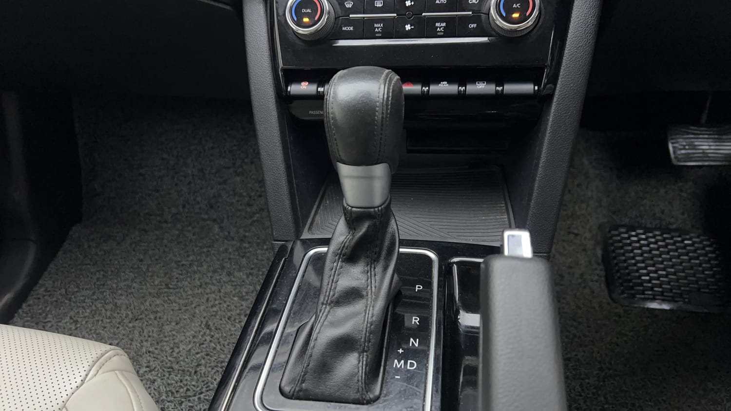 2024 Mahindra XUV700 AX 7 Petrol AT 7 STR-16