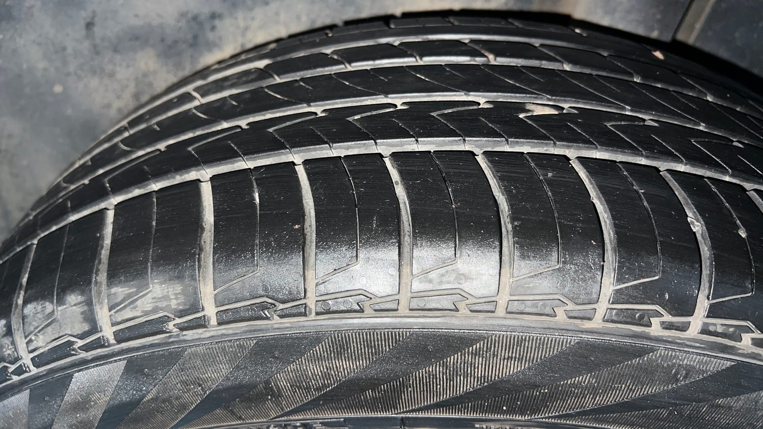 Used 2022 MG Motors Hector Plus Sharp 1.5 Petrol Turbo CVT 6-STR Petrol Automatic tyres LEFT REAR TYRE TREAD VIEW