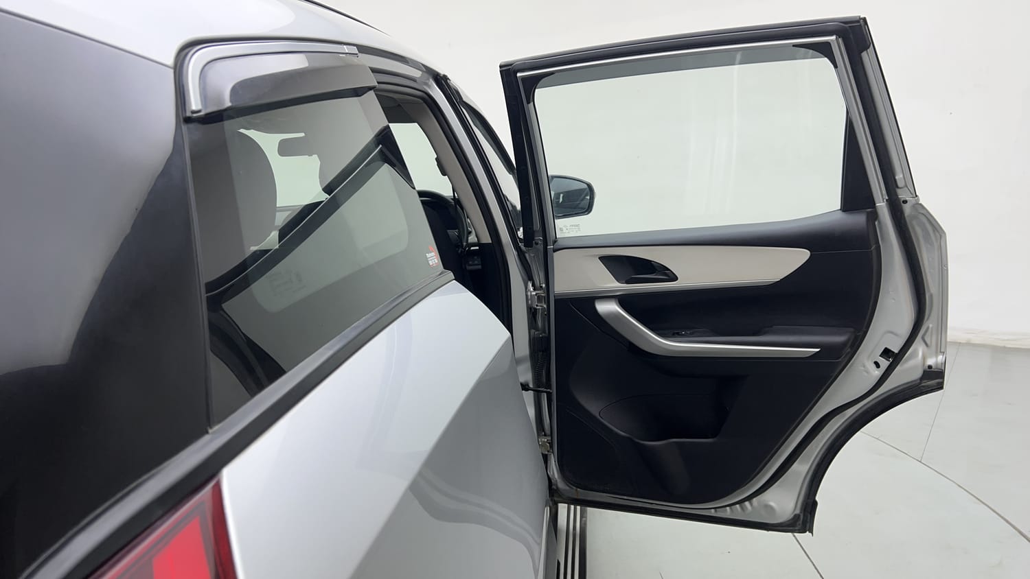 2024 Mahindra XUV700 AX5 Diesel AT 7 STR-20