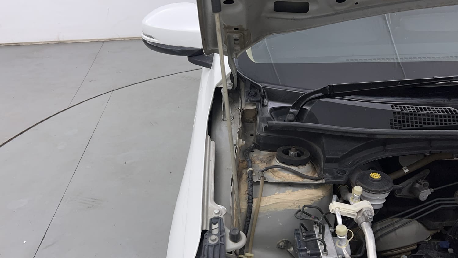 Used 2022 Honda Amaze S MT 1.2 Petrol Petrol Manual engine ENGINE RIGHT SIDE HINGE & APRON VIEW