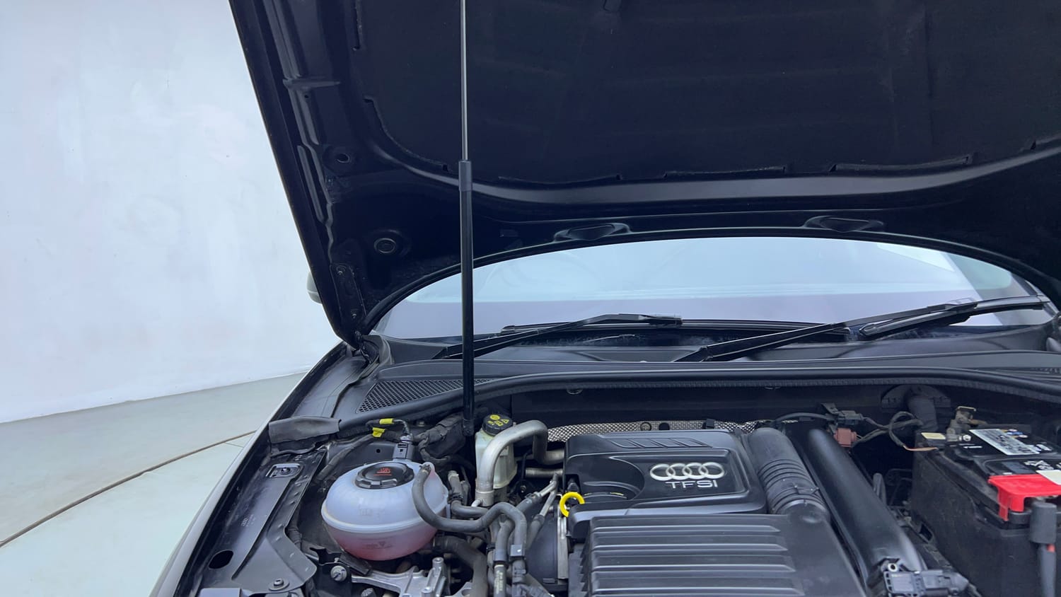 Used 2018 Audi A3 35 TFSI Technology Petrol Automatic engine ENGINE RIGHT SIDE HINGE & APRON VIEW
