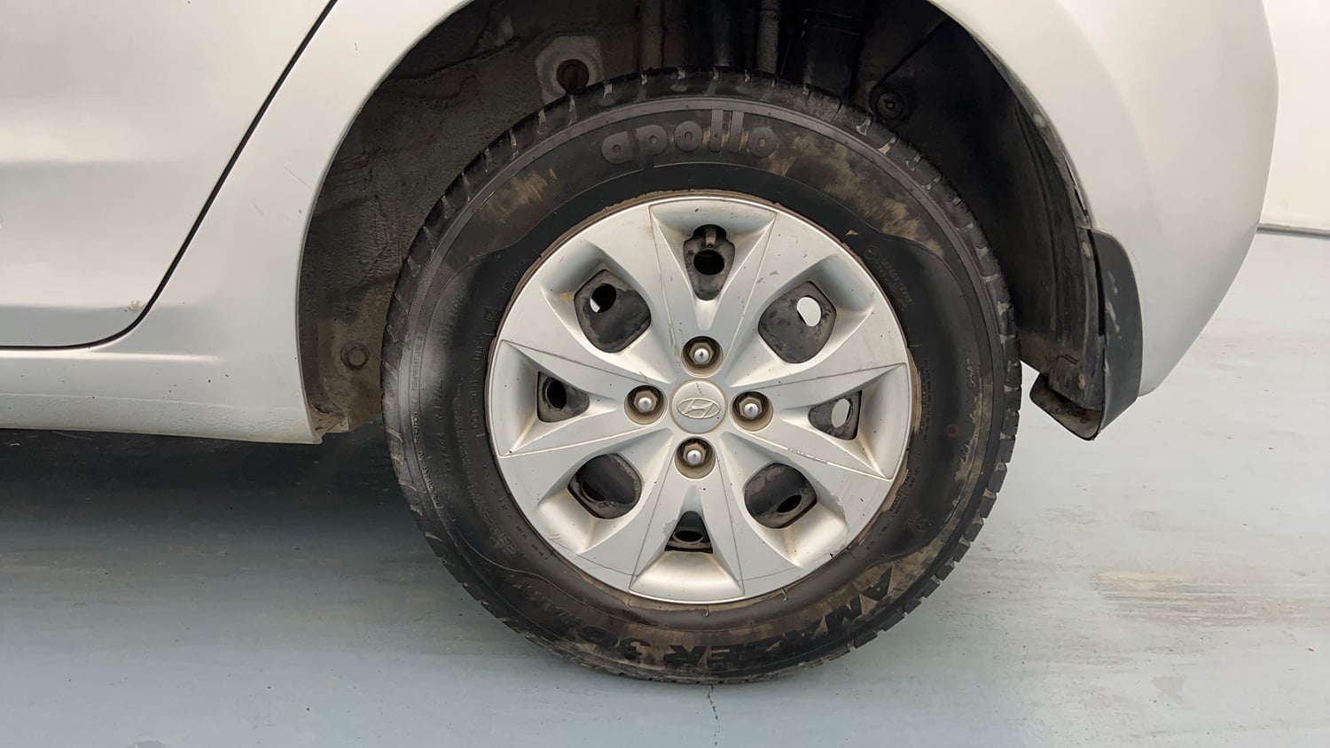 Used 2018 Hyundai Elite i20 Magna Executive 1.2 Petrol Manual tyres LEFT REAR TYRE RIM VIEW