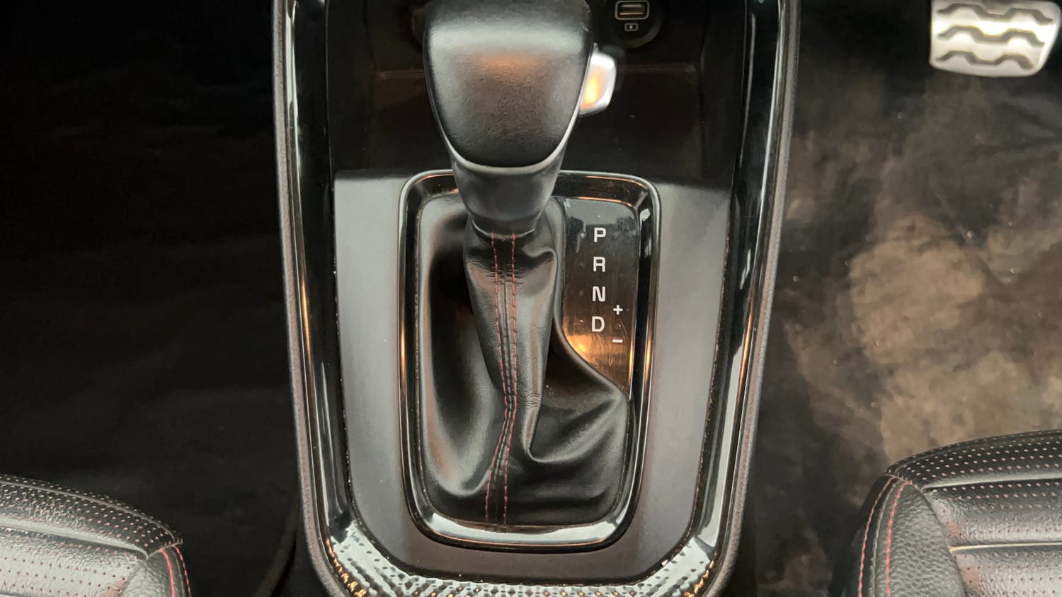 Used 2021 Kia Sonet GTX Plus 1.0 DCT Petrol Automatic interior GEAR  KNOB VIEW