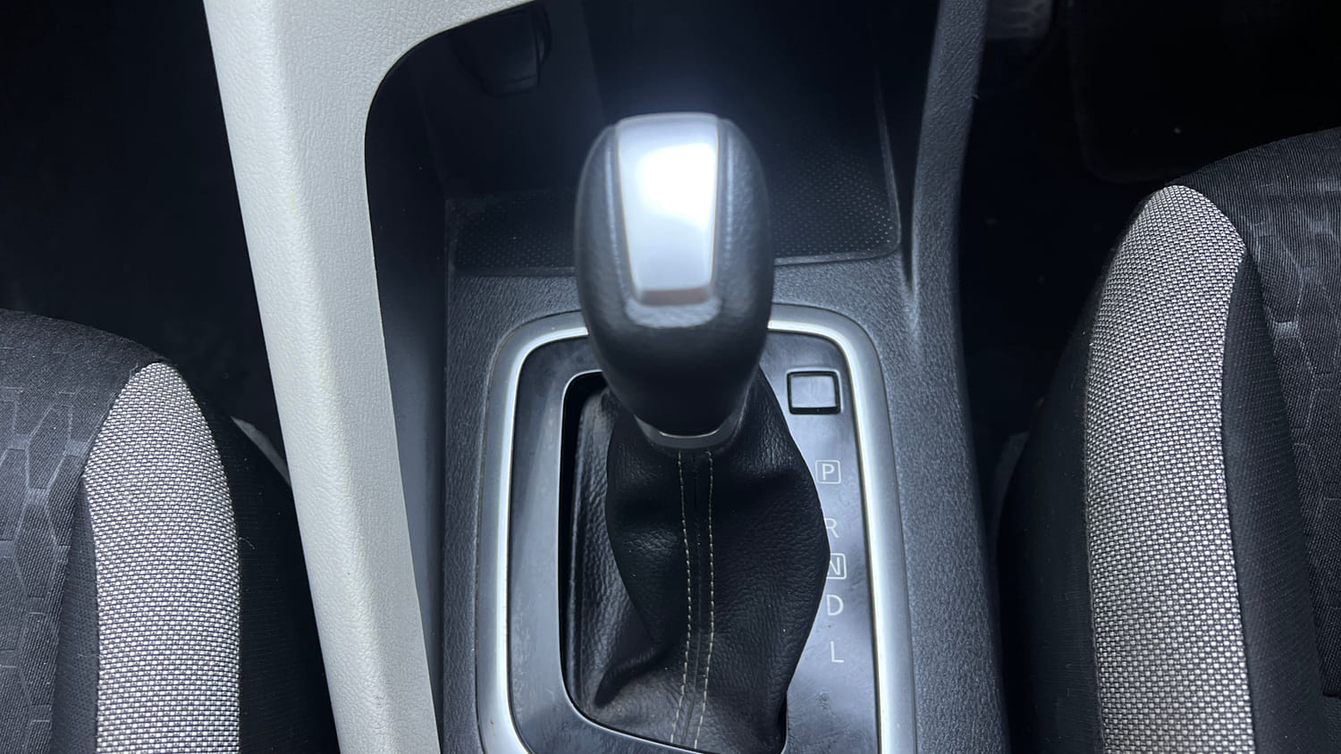 Used 2021 Nissan Magnite XL Turbo CVT Petrol Automatic interior GEAR  KNOB VIEW