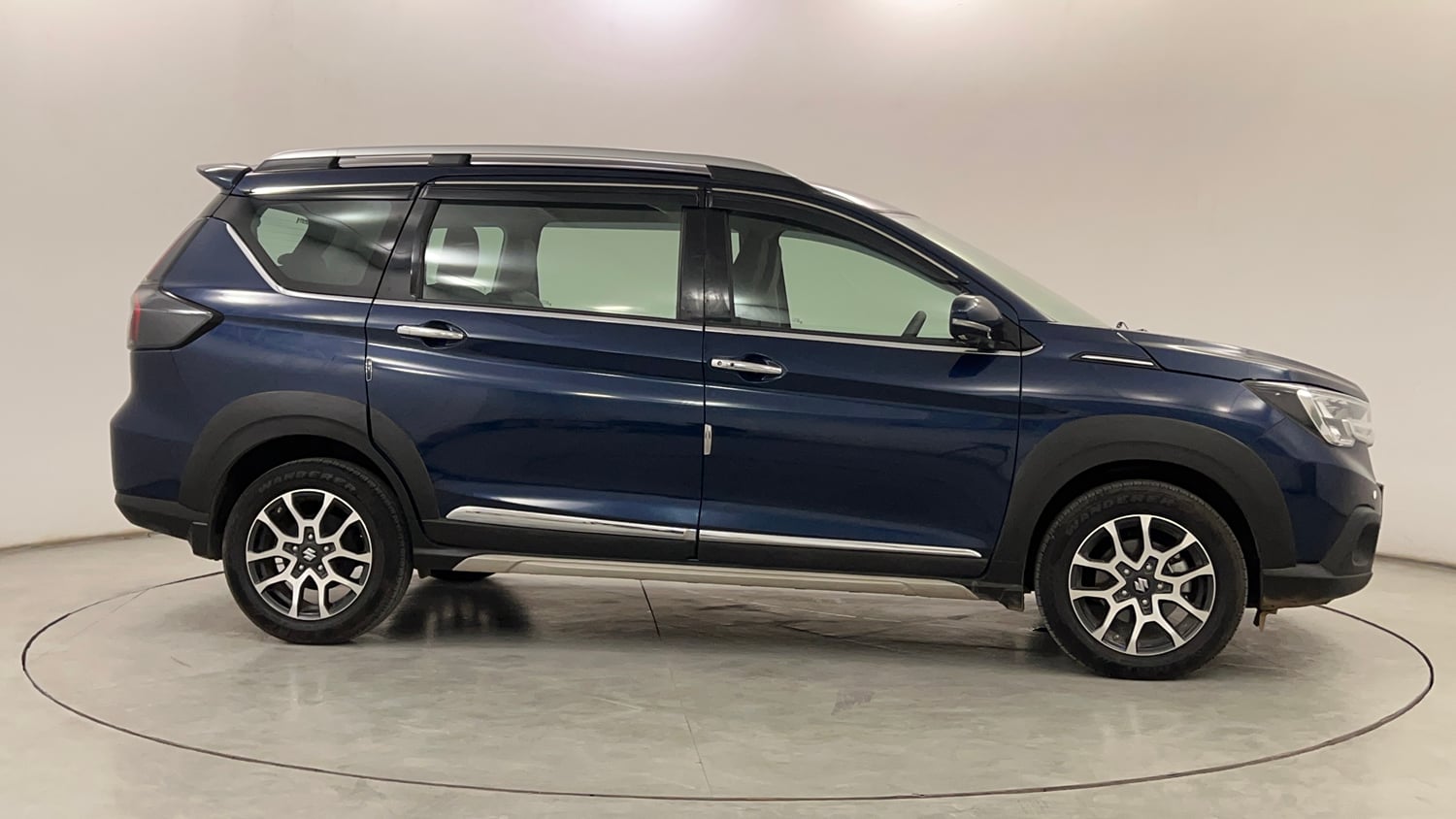 Used 2025 Maruti Suzuki XL6 Alpha Plus AT Petrol Petrol Automatic exterior RIGHT SIDE VIEW