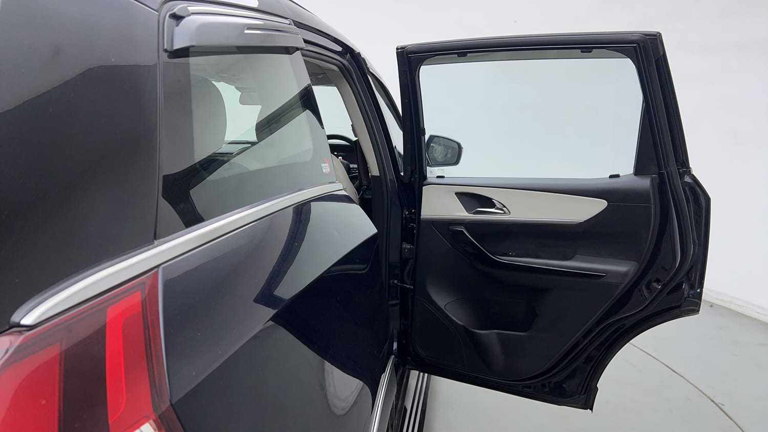 2023 Mahindra XUV700 AX 7 Petrol AT 7 STR-20
