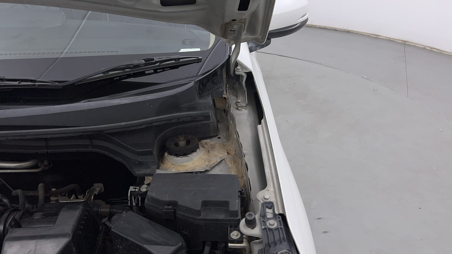 Used 2022 Honda Amaze S MT 1.2 Petrol Petrol Manual engine ENGINE LEFT SIDE HINGE & APRON VIEW