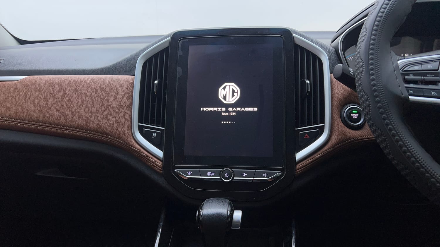 Used 2022 MG Motors Hector Plus Sharp 1.5 Petrol Turbo CVT 6-STR Petrol Automatic interior MUSIC SYSTEM & AC CONTROL VIEW