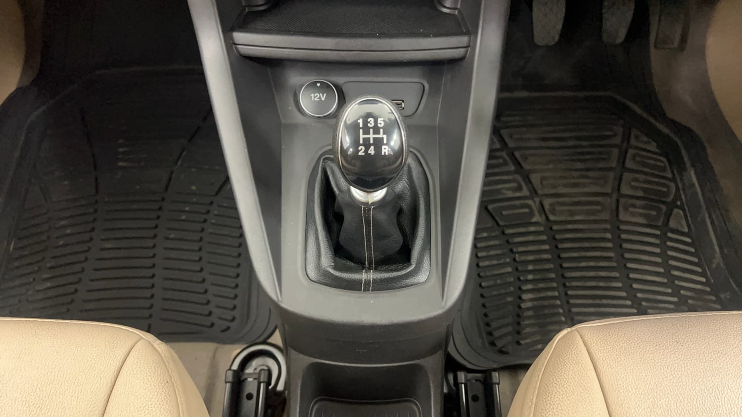 Used 2019 Ford Figo Aspire Trend Plus 1.5 TDCi Diesel Manual interior GEAR  KNOB VIEW