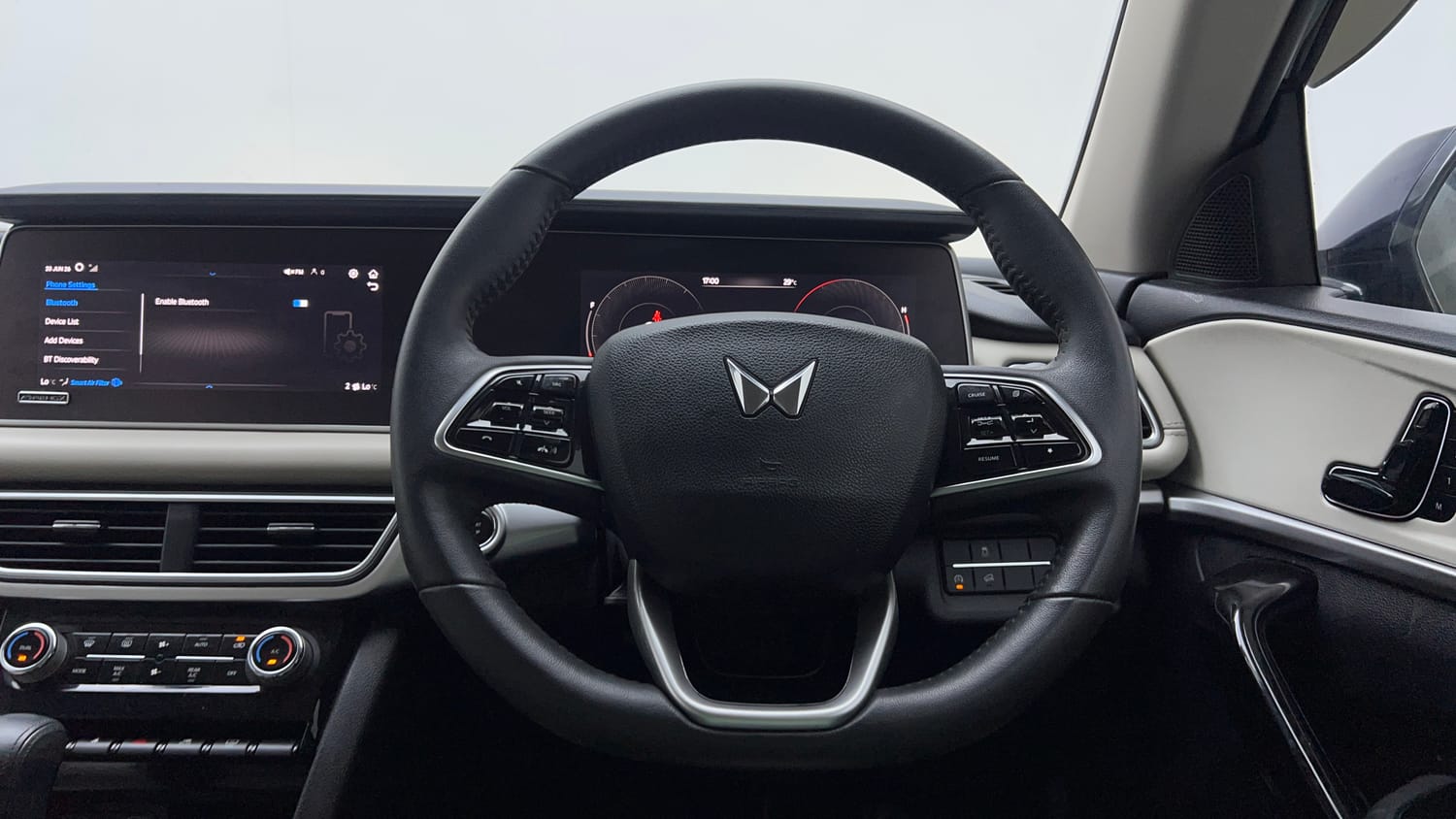 2023 Mahindra XUV700 AX 7 Petrol AT 7 STR-14