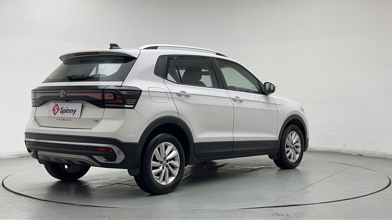 Used 2024 Volkswagen Taigun Highline 1.0 TSI MT Petrol Manual exterior RIGHT REAR CORNER VIEW