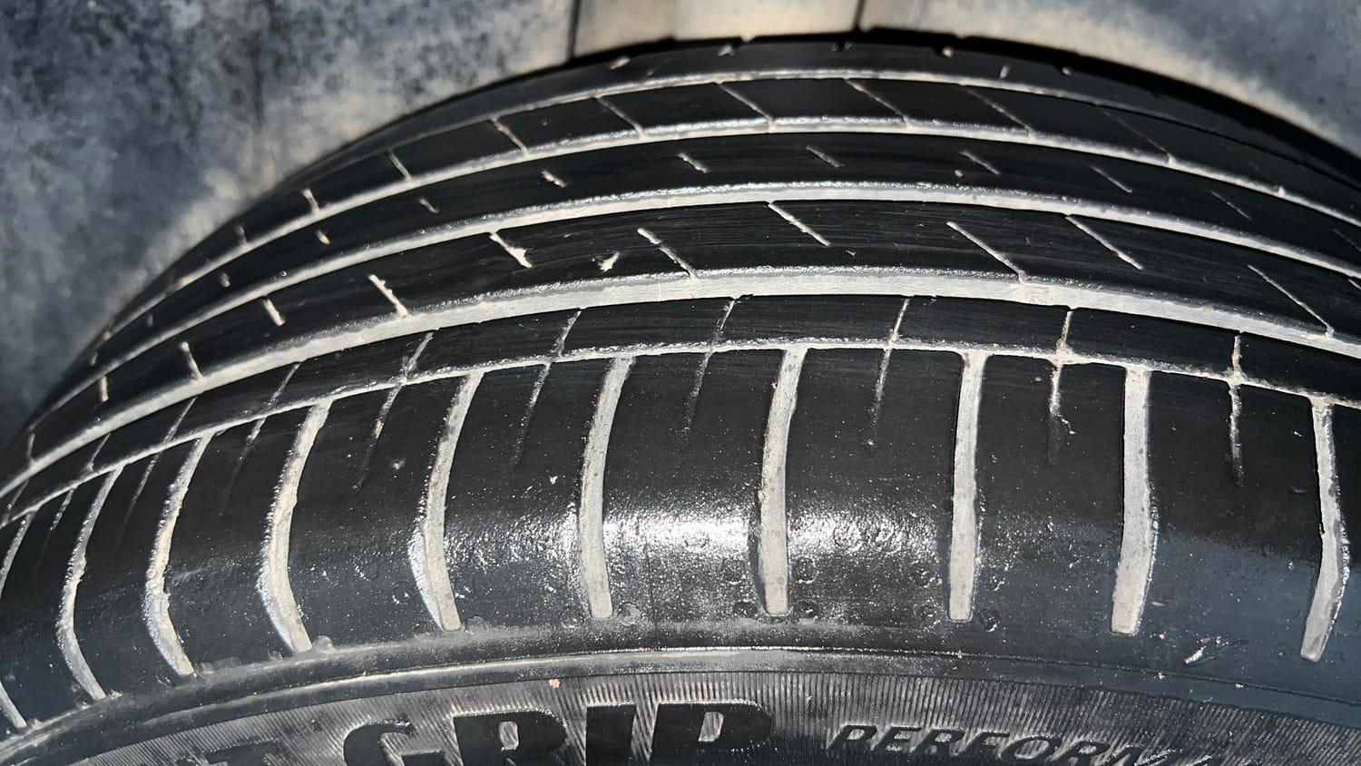 Used 2022 MG Motors Hector Plus Sharp 1.5 Petrol Turbo CVT 6-STR Petrol Automatic tyres RIGHT REAR TYRE TREAD VIEW