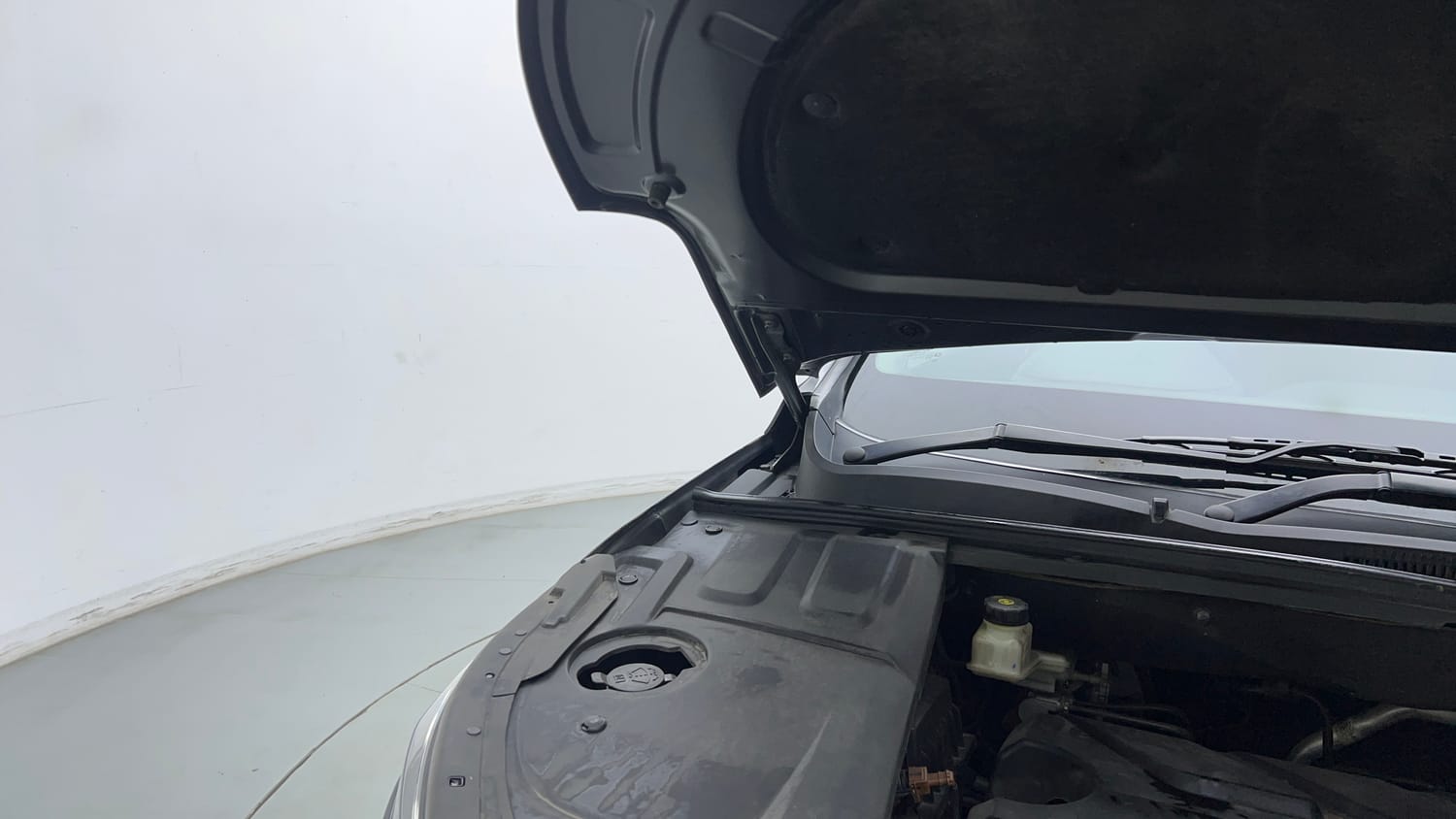 Used 2022 MG Motors Hector Plus Sharp 1.5 Petrol Turbo CVT 6-STR Petrol Automatic engine ENGINE RIGHT SIDE HINGE & APRON VIEW