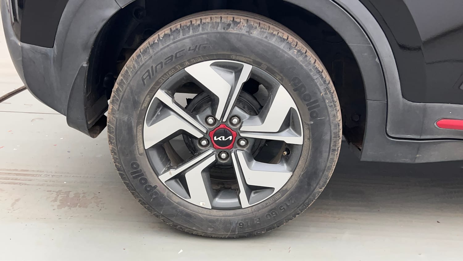 Used 2021 Kia Sonet GTX Plus 1.0 DCT Petrol Automatic tyres RIGHT REAR TYRE RIM VIEW