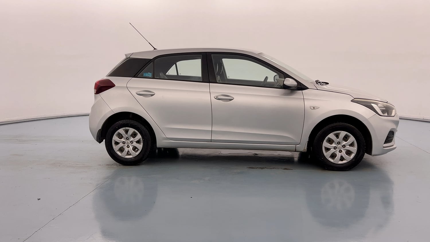 Used 2018 Hyundai Elite i20 Magna Executive 1.2 Petrol Manual exterior RIGHT SIDE VIEW