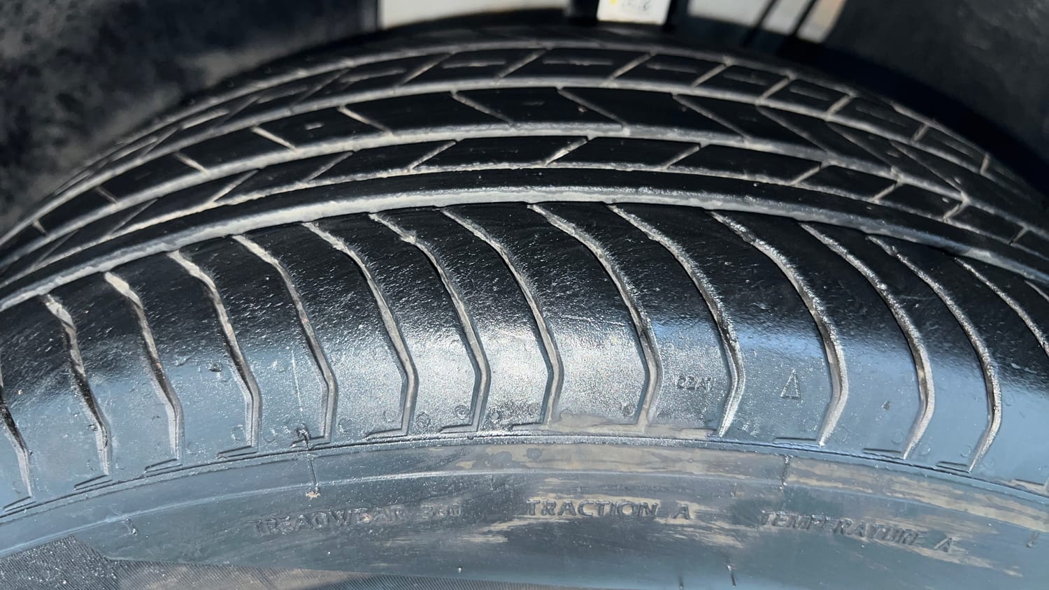 Used 2024 Volkswagen Taigun Highline 1.0 TSI MT Petrol Manual tyres LEFT FRONT TYRE TREAD VIEW