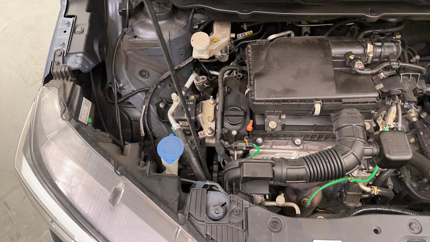 Used 2025 Maruti Suzuki XL6 Alpha Plus AT Petrol Petrol Automatic engine ENGINE RIGHT SIDE VIEW