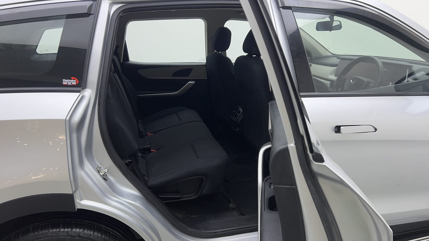 2024 Mahindra XUV700 AX5 Diesel AT 7 STR-18