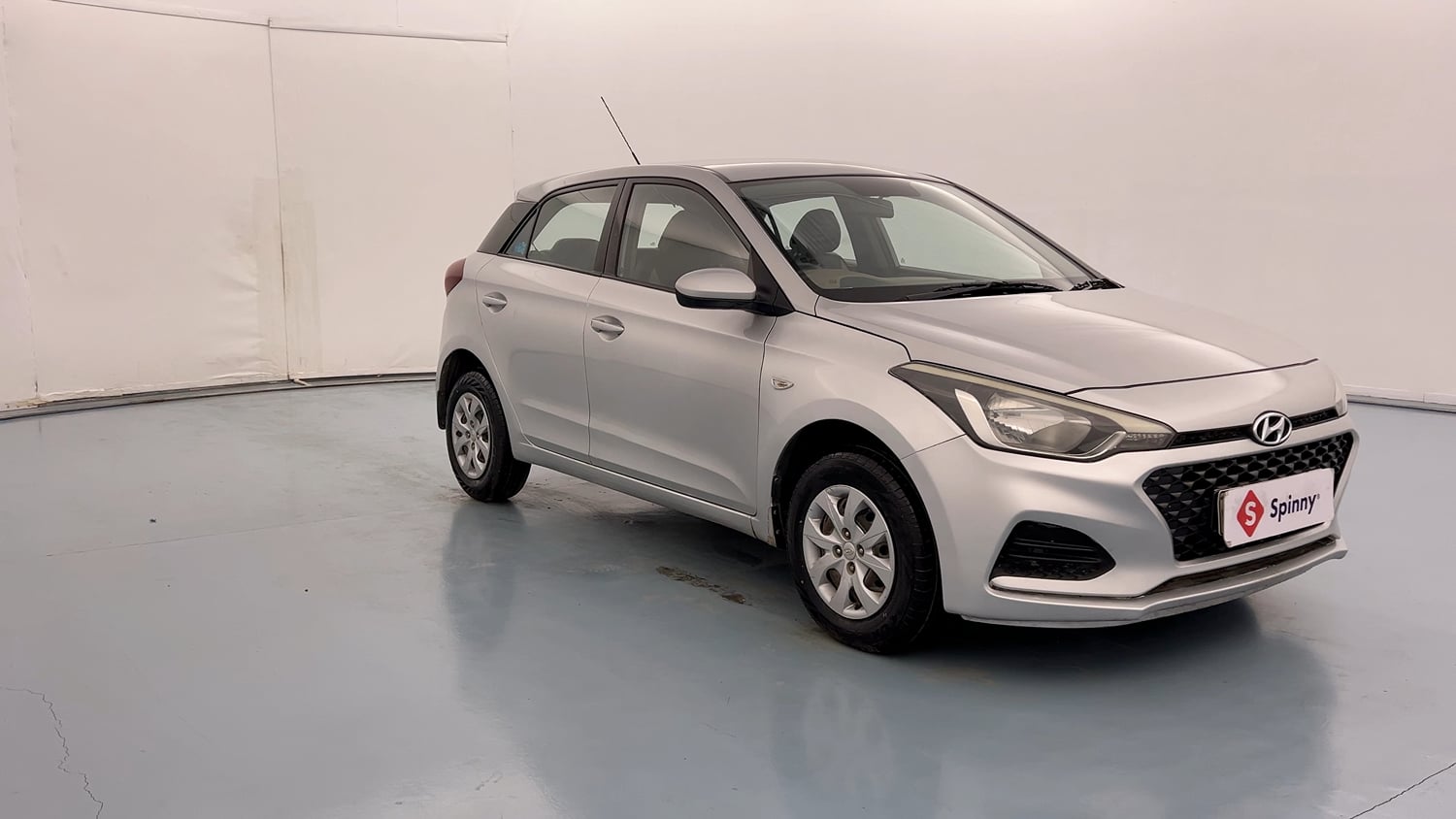 Used 2018 Hyundai Elite i20 Magna Executive 1.2 Petrol Manual exterior RIGHT FRONT CORNER VIEW