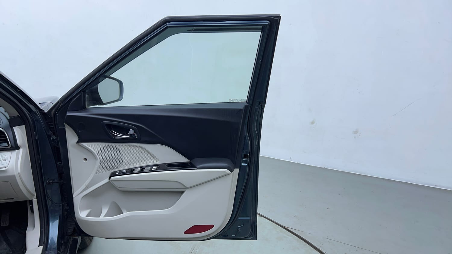 Used 2023 Mahindra XUV 300 W8 (O) 1.5 Diesel AMT Diesel Automatic interior RIGHT FRONT DOOR OPEN VIEW
