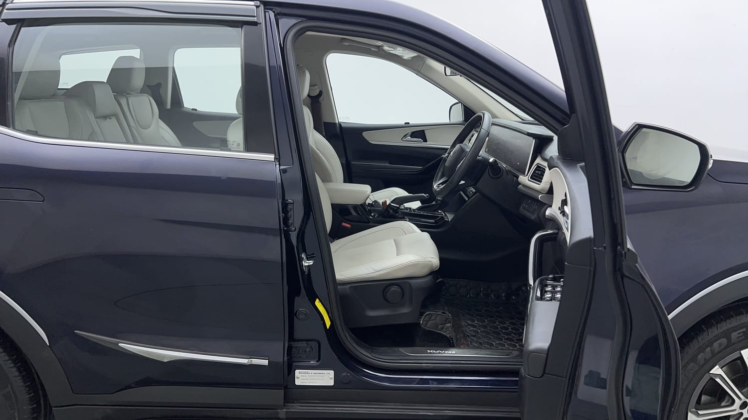 2023 Mahindra XUV700 AX 7 Petrol AT 7 STR-17