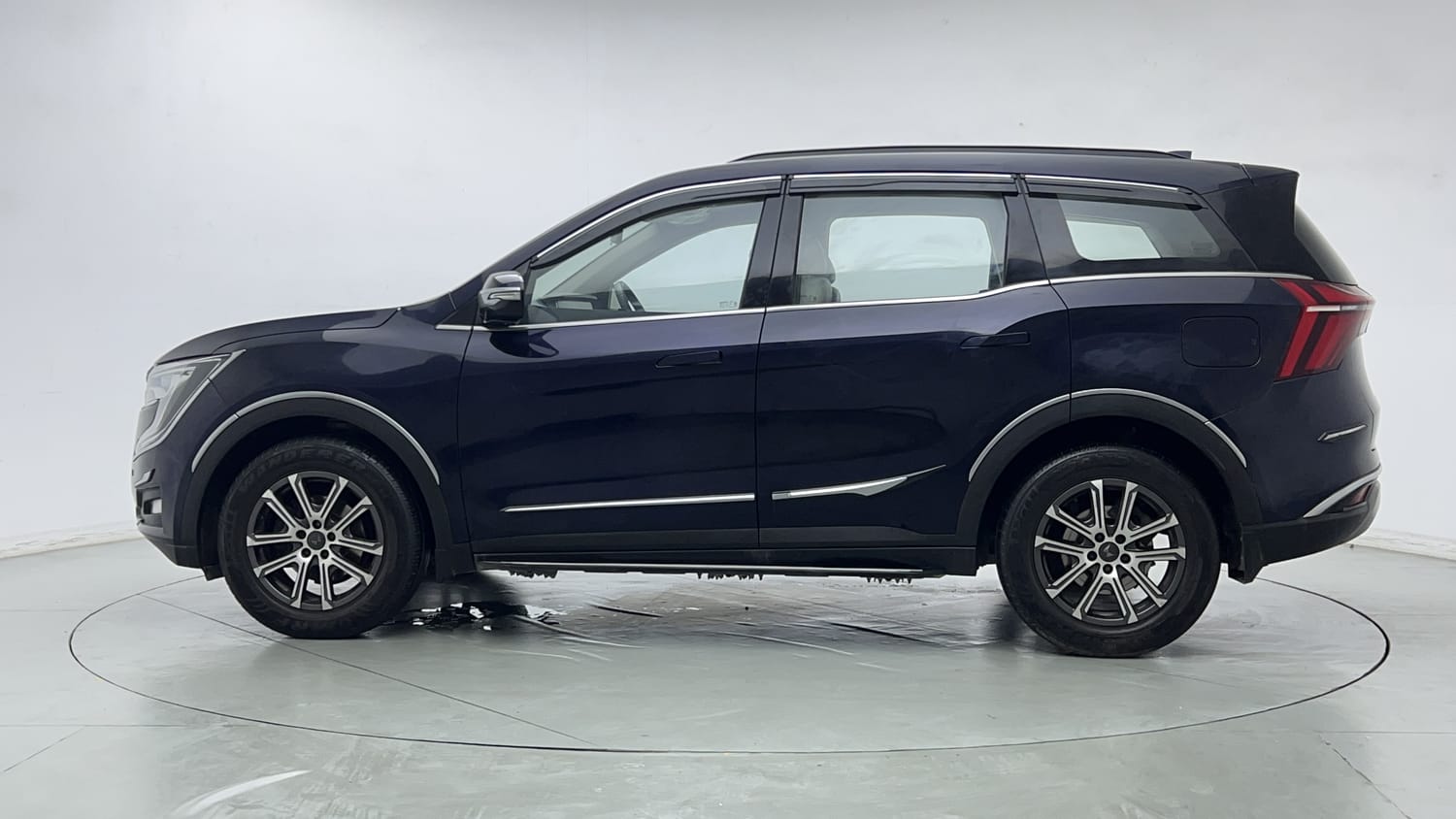 2023 Mahindra XUV700 AX 7 Petrol AT 7 STR-1