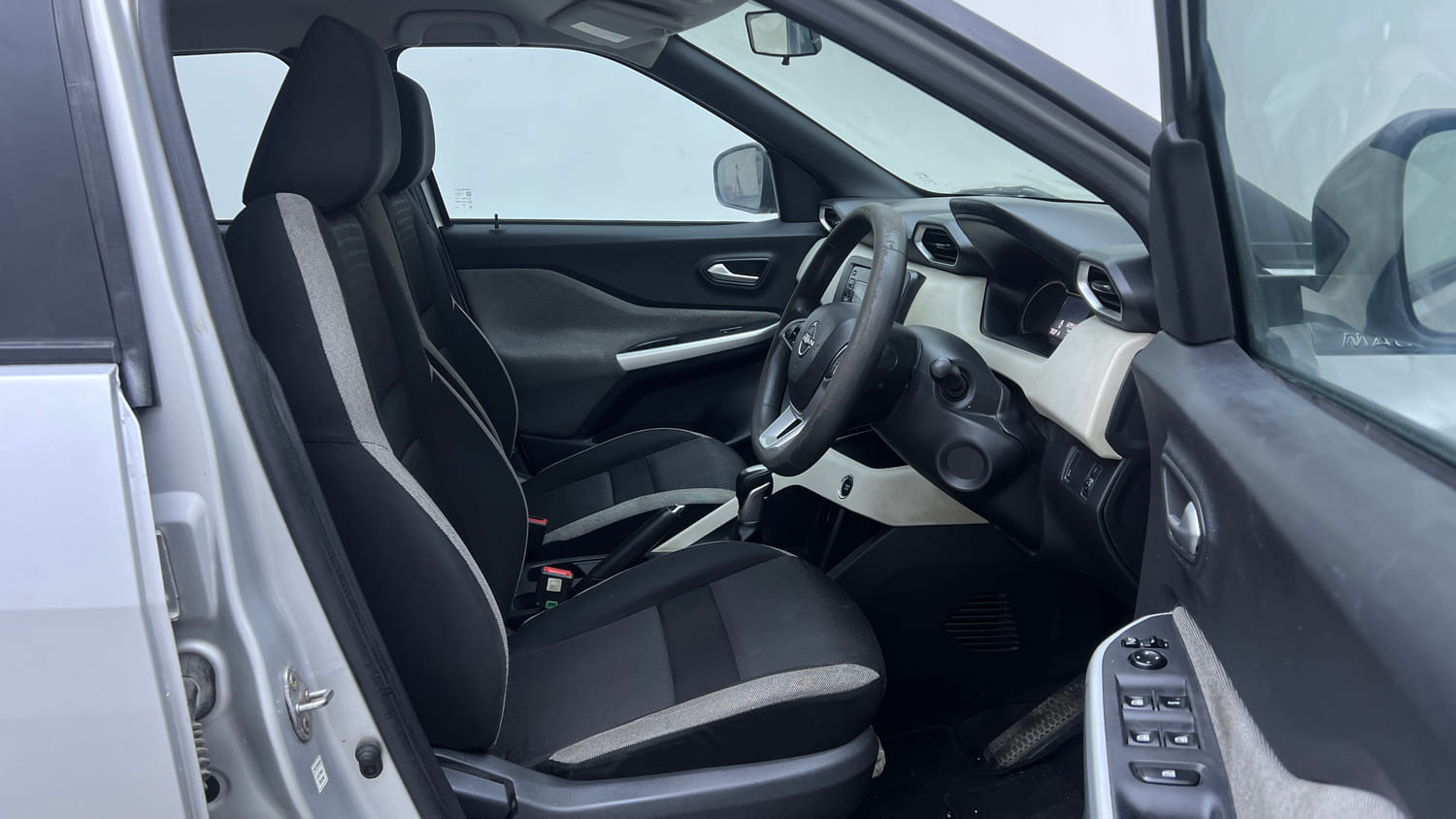 Used 2021 Nissan Magnite XL Turbo CVT Petrol Automatic interior RIGHT SIDE FRONT DOOR CABIN VIEW